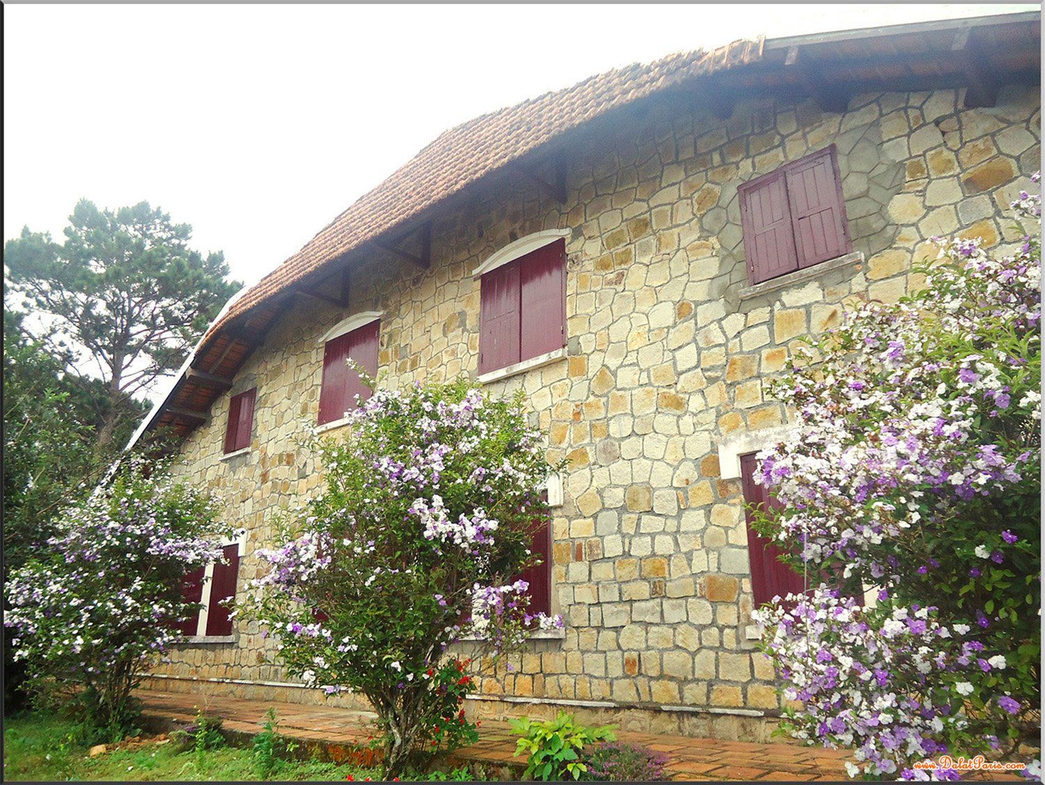 Mua đất tặng khách sạn đang kinh doanh tốt, nằm trong khu quy hoạch Golf Varley trung tâm Thành phố Đà Lạt, gần Hồ Xuân Hương. Giá tốt đầu tư chỉ 14,5 tỷ.