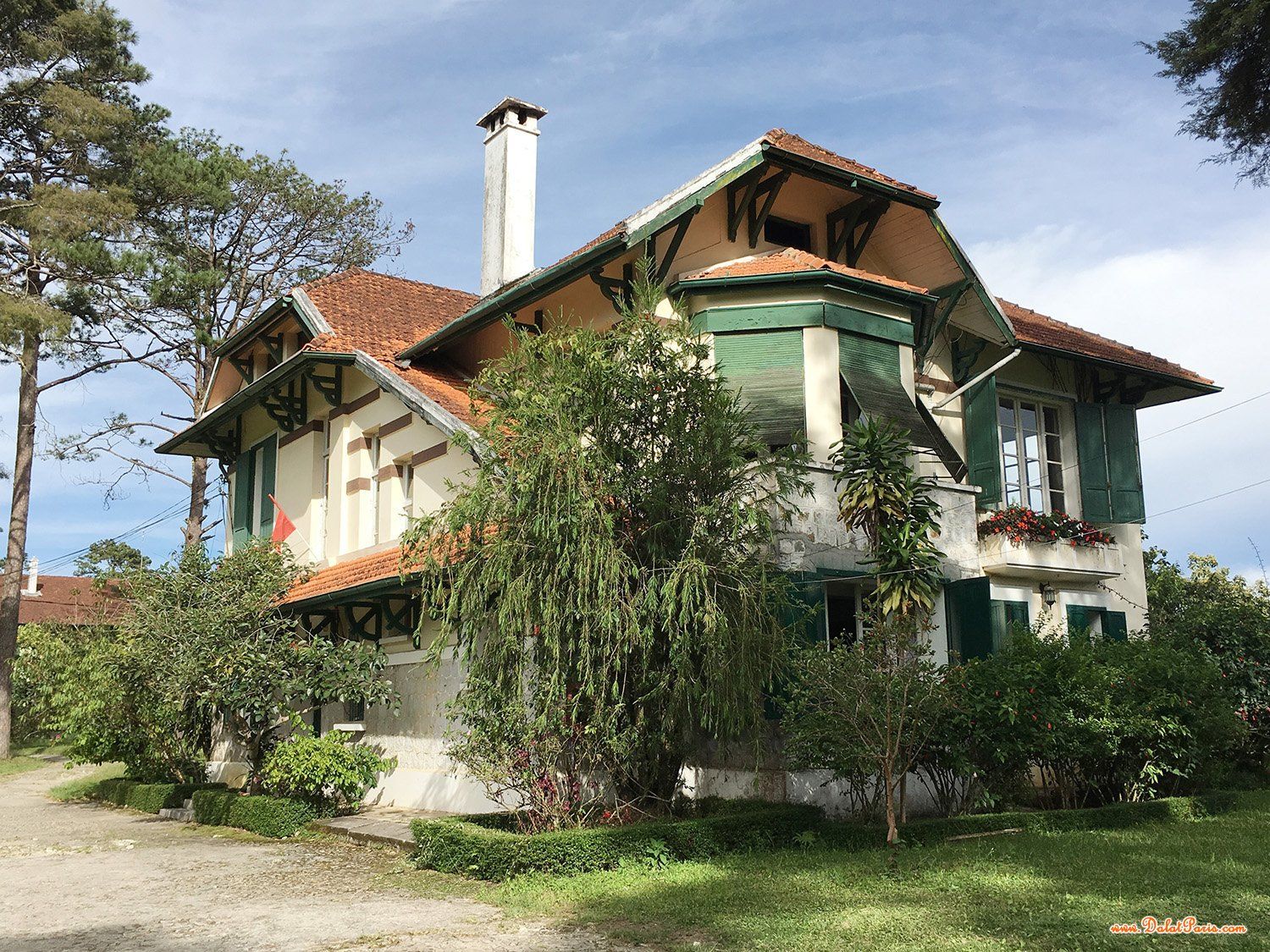 Nhà phố mặt tiền đường Nguyễn Lương Bằng, gần Phan Đình Phùng, vị trí kinh doanh, cách Hồ Xuân Hương & Chợ Đà Lạt 1km, giá tốt đầu tư