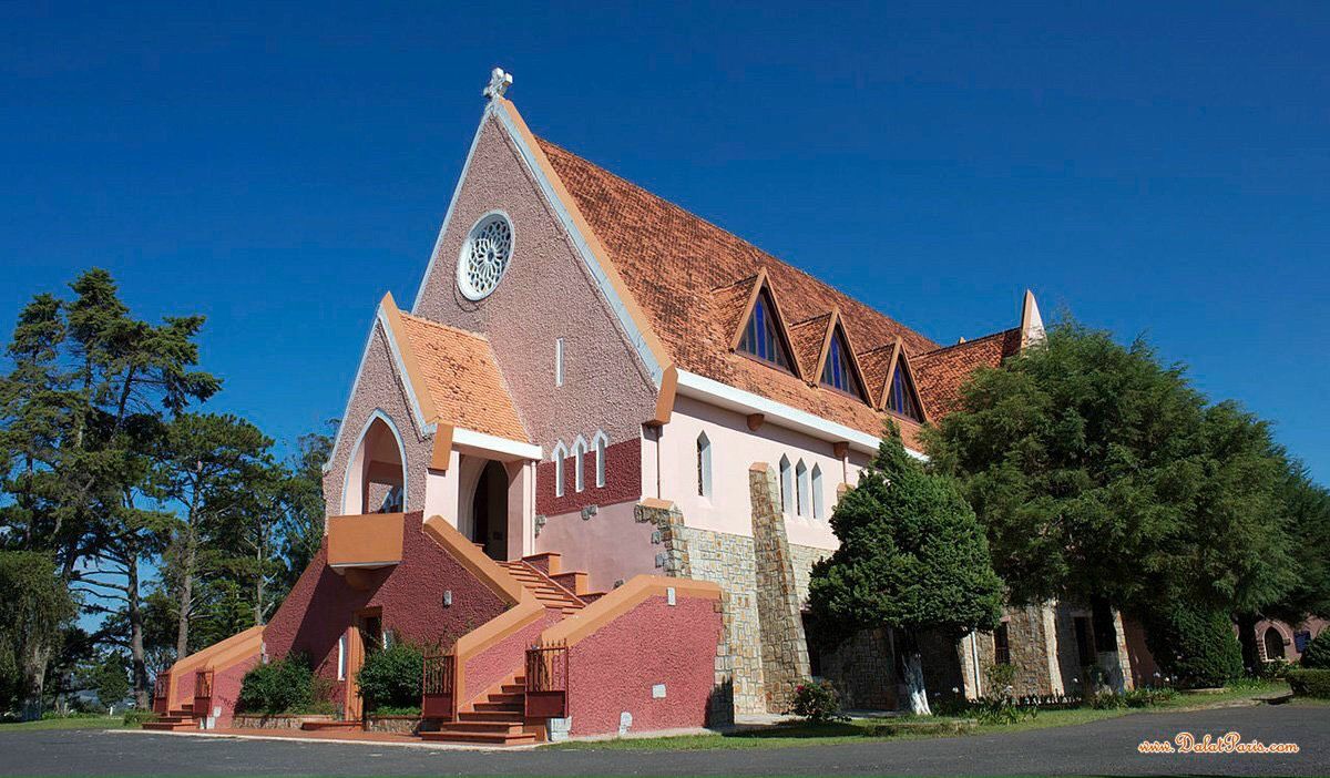 Nhà liên kế phố có sân vườn, đẹp và hiện đại, đường Đặng Thái Thân, phường 3, TP Đà Lạt, dang cho thuê khai thác kinh doanh, gần Hồ Xuân Hương, chợ Đà Lạt, giá tốt đầu tư