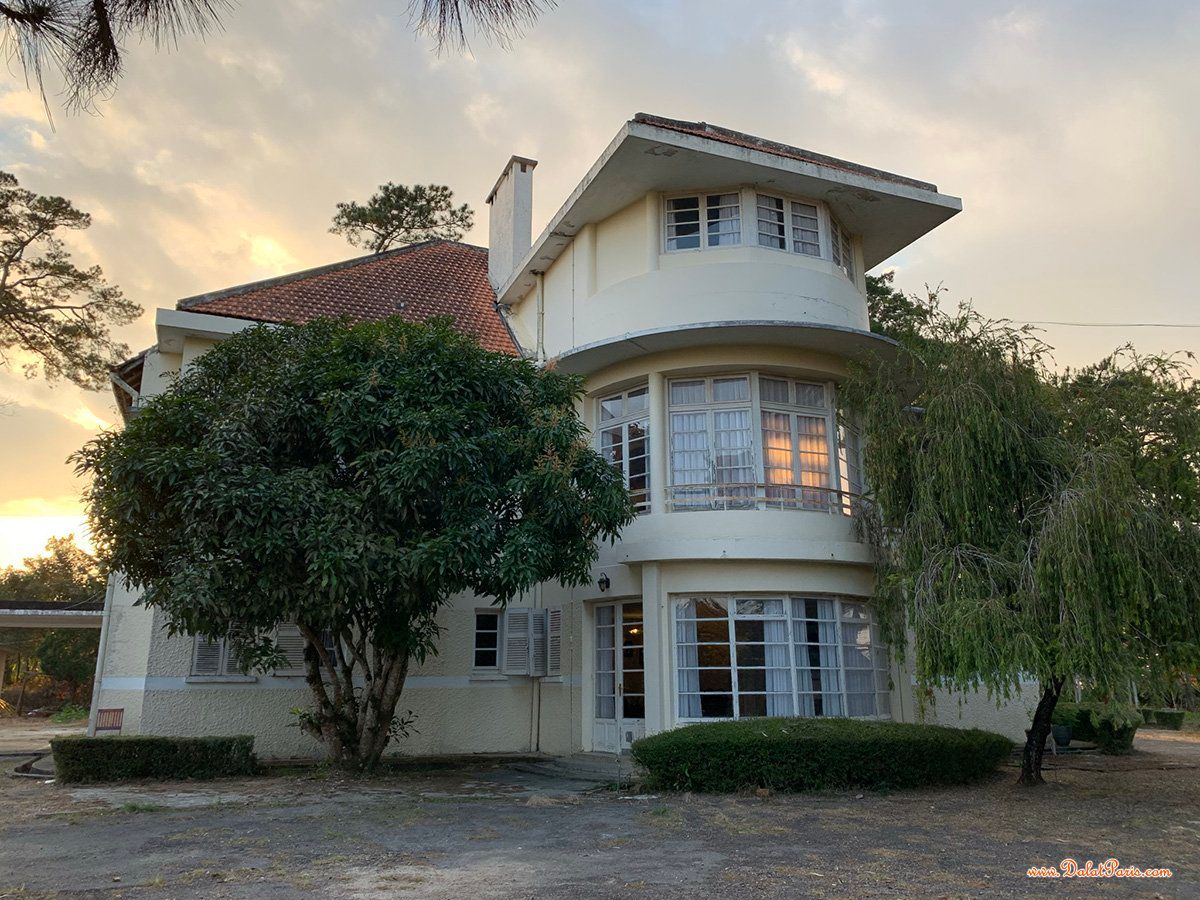 Bán đất Biệt thự ngay trung tâm tp. Đường Phan Đình Phùng, thuộc khu vực sầm uất, phù hợp xây khách sạn nghỉ dưỡng, cách Hồ Xuân Hương 1.5km, giá 26tỷ