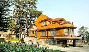 Biệt thự đường 3/2, Phường 3, ngay trung tâm Thành phố Đà Lạt, cách Bến xe liên tỉnh 900m, thích hợp kinh doanh homestay. Giá 13,5 tỷ.