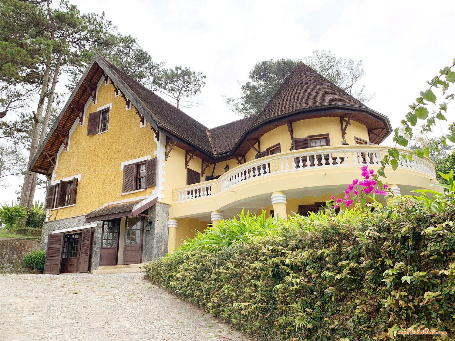 Biệt thự ngay Hồ Xuân Hương KQH GOLD VALLEY, Phường 2, ngay trung tâm TP. Đà Lạt, cách Hồ Xuân Hương 500m, thích hợp an cư nghỉ dưỡng, kinh doanh khách sạn, giá 50tỷ