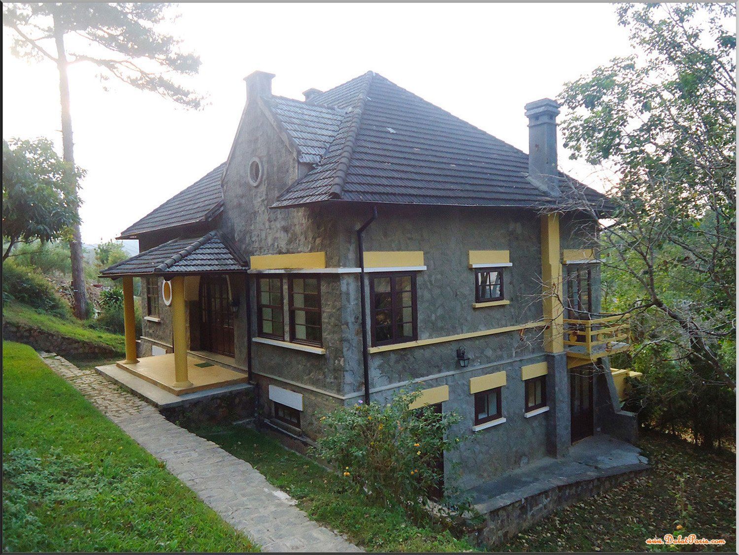 Homestay đường Thi Sach, cach Hồ Xuân Hương 2km. Thich hợp Đầu tư/ Kinh doanh. Diện tích 73 m2 có 5PN, 6Wc. Giá bán: 12.5 tỷ