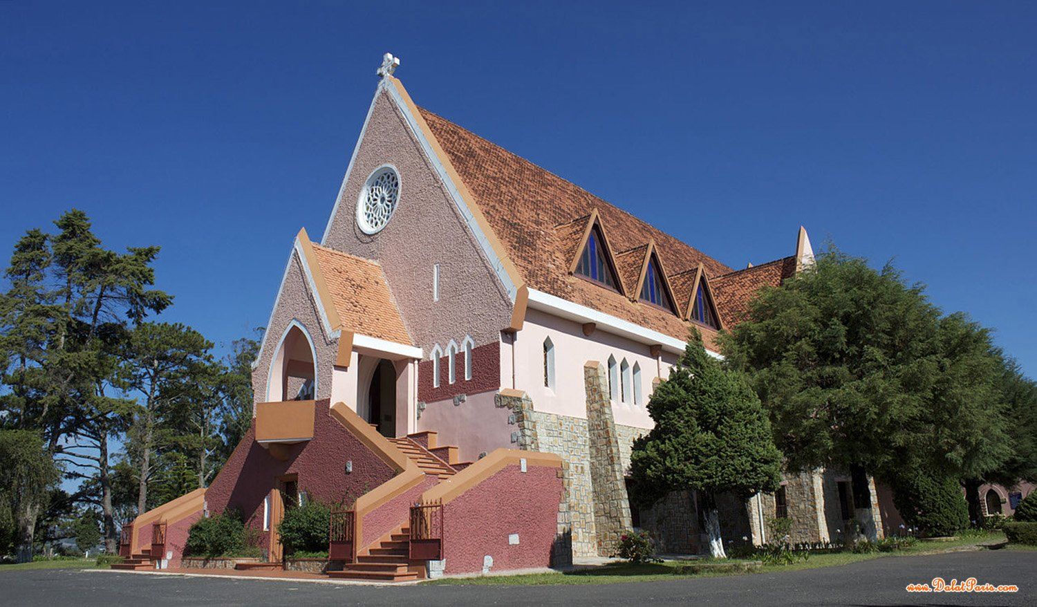 Đất nhà phố đường hải thượng, Phường 5, ngay bệnh viện đa khoa tỉnh, cách hồ xuân hương 1km, sổ riêng xây dựng, thích hợp an cư nghỉ dưỡng, giá 3tỷ