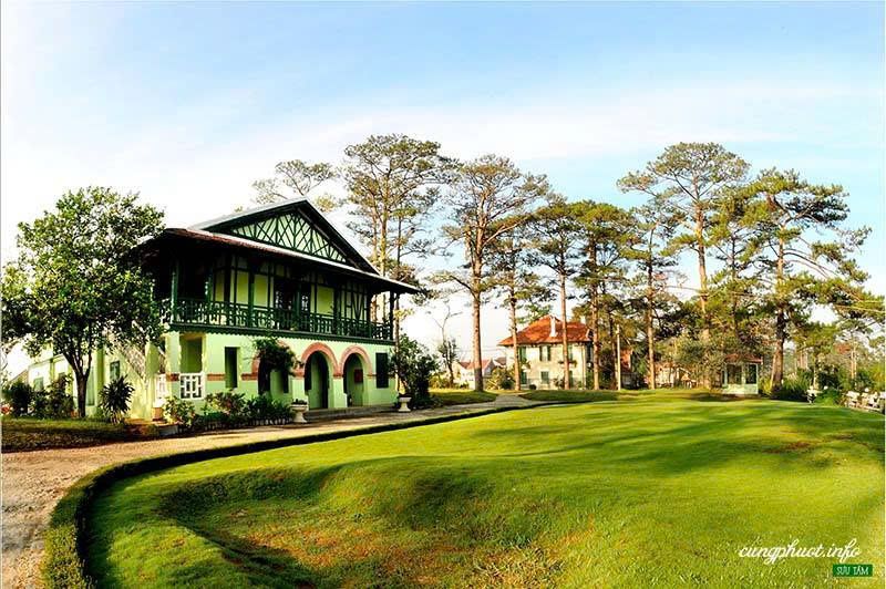 Bán Homestay đường Hải Thượng, cách bệnh viên tỉnh 300m, cách Hô Xuân Hương 1,2km, đường ô tô 4m. Diện tích: 44 m2 (4,89 x 9,05m), Kết cấu: 1 Trệt, 2 Lầu, 1Pk, 1 Pb, 5Pn, 6Wc full nội thất. Giá bán: 6,1 tỷ