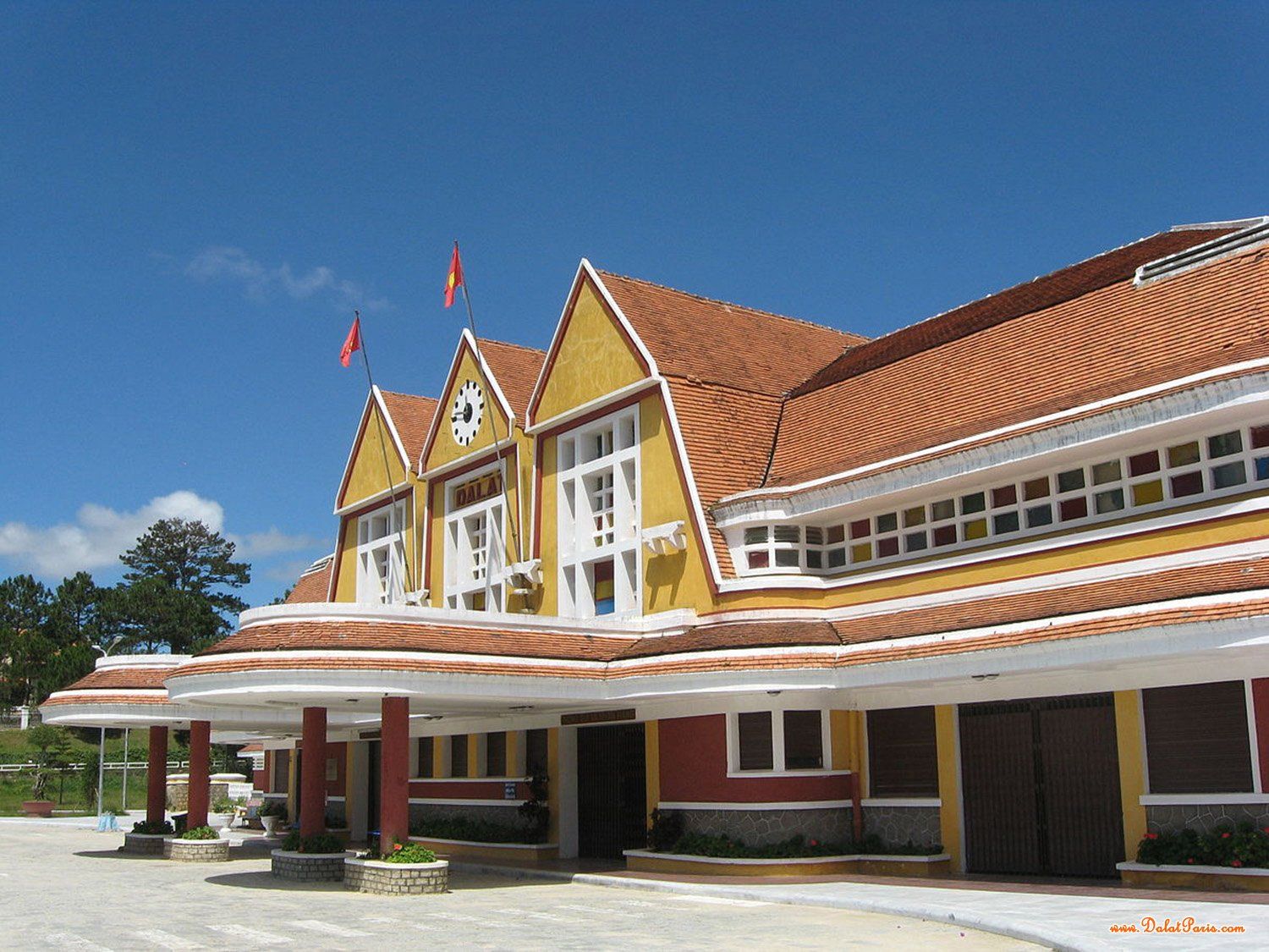 Khách sạn Biệt thự Đường Hoàng Hoa Thám, Phường 10, gần trung tâm TP ,Đà Lạt, Cách Hồ Xuân Hương 2,5km, view rừng thông, thích hợp kinh doanh khách sạn, giá 15tỷ