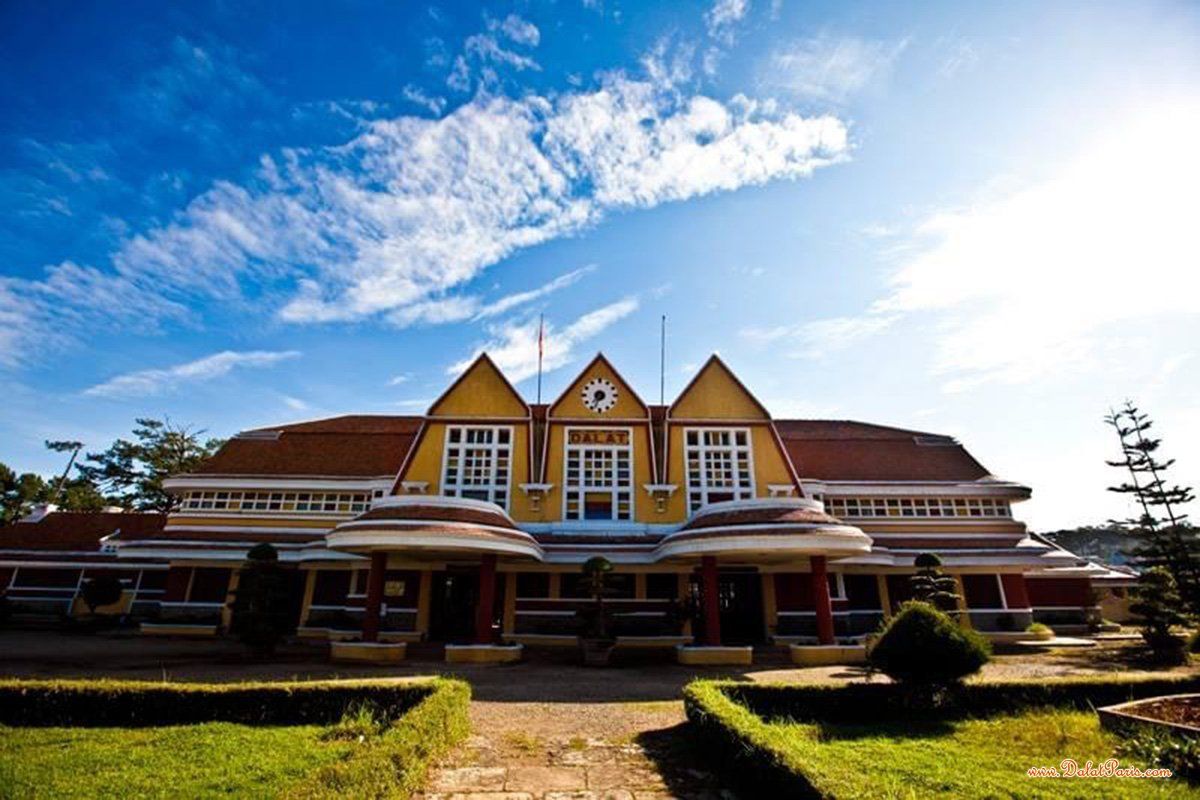 Đất biệt thự xã Hiệp An, Đức Trong. Diện tích: 1030m2, có thể tách được 2 lô biệt thự, cách QL 20 khoản 100m, cách Tp Đà Lạt 15km, đường ô tô. View rừng thông. Giá 13.5 tỷ