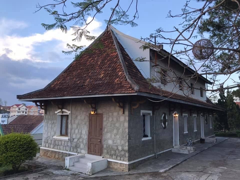 Đất liên kế mặt tiền đường Hoàng Văn Thụ, DT: 148.16m2. Cách Hồ Xuân Hương khoản 1.5km, khu vực sầm uất. Thích hợp kinh doanh, đầu tư. Giá 15 tỷ