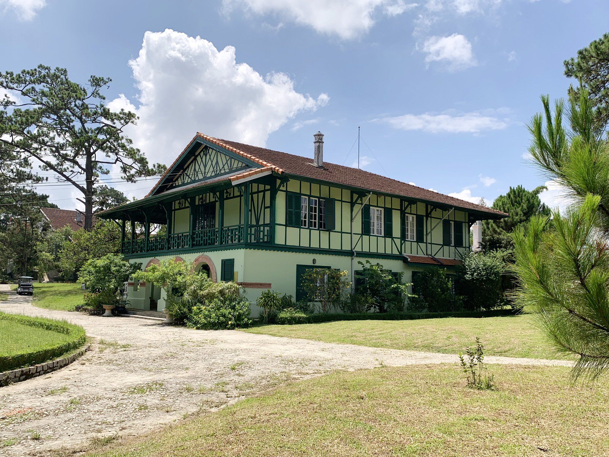 Đất biệt thự mặt tiền đường Thái Phiên. DT: 237.73m2, gần Học Viện Lục Quân, KDL Derlight Park. Cách HXH khoản 4.5km. Đường nhựa 10m. Giá 9.1 tỷ