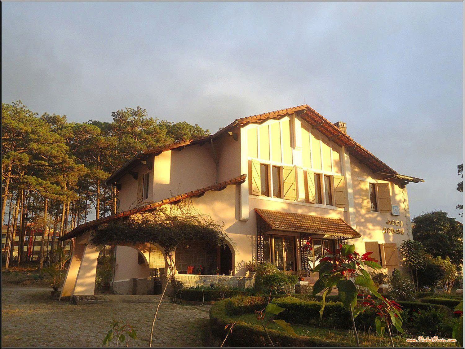 Bán nhà Đường Phù Đổng Thiên Vương, Phường 8, ngay trung tâm TP .Đà Lạt, Đường nhựa ô tô, cách Hồ Xuân Hương 2km, thích hợp an cư nghỉ dưỡng, giá 9.5tỷ