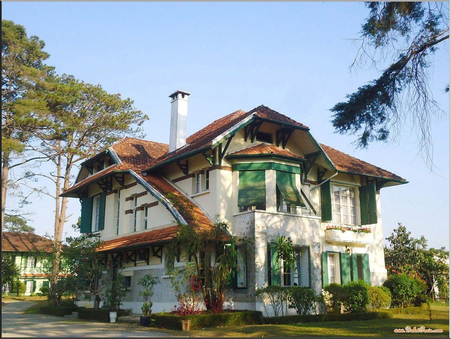 Đất biệt thự KQH Yersin, P9, Tp Đà Lạt. Diện tích: 306m2 full thổ cư. Ngay trường Cao Đẳng Đà Lạt. Cách HXH khoản 500m.View đẹp. Khu phố sang trọng. Giá 24 tỷ