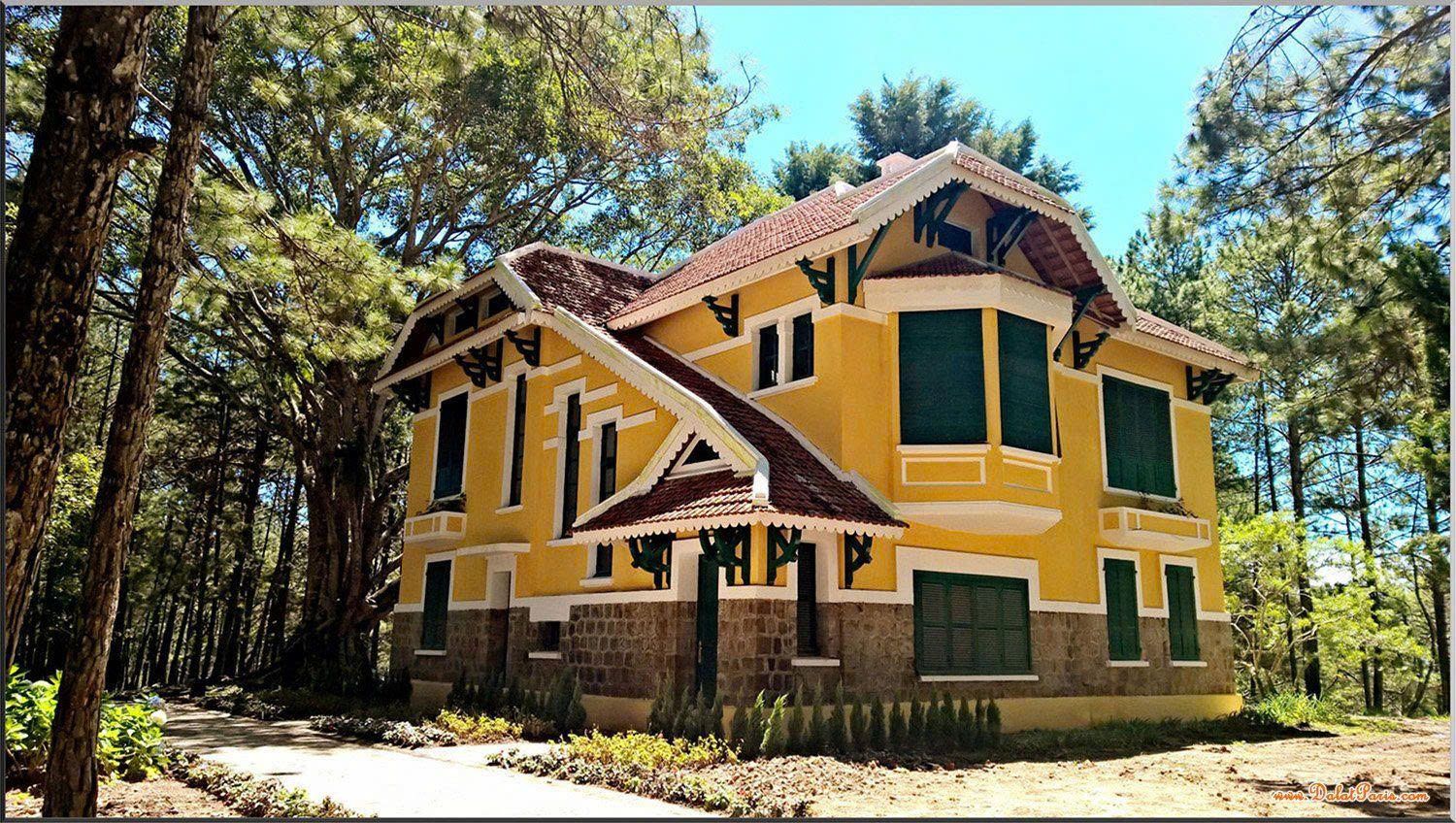 Homestay đang kinh doanh xã Trạm Hành, Tp Đà Lạt. DT: 7949.47m2, cách trung tâm Tp Đà Lạt khoản 25km.  View rừng thông đẹp. Thích hợp kinh doanh cafe view, homestay. Giá 25 tỷ